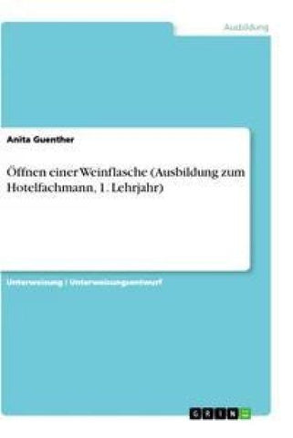 Öffnen einer Weinflasche (Ausbildung zum Hotelfachmann, 1. Lehrjahr)