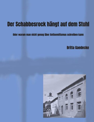 Der Schabbesrock hängt auf dem Stuhl