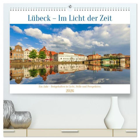 Lübeck – Im Licht der Zeit (hochwertiger Premium Wandkalender 2026 DIN A2 quer), Kunstdruck in Hochglanz