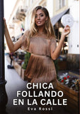 Chica follando en la Calle