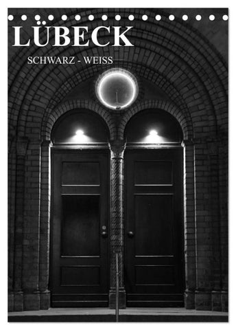 Lübeck schwarz-weiß (Tischkalender 2027 DIN A5 hoch), CALVENDO Monatskalender