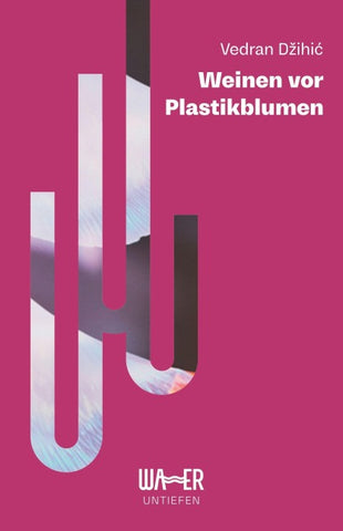 Weinen vor Plastikblumen
