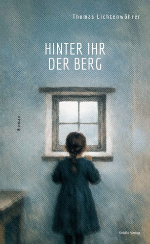 Hinter ihr der Berg