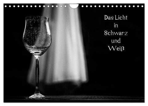 Das Licht in Schwarz und Weiß (Wandkalender 2026 DIN A4 quer), CALVENDO Monatskalender