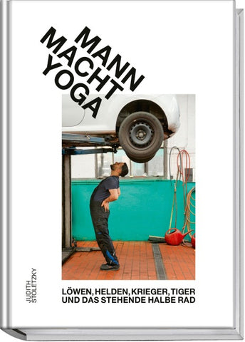 Mann macht Yoga