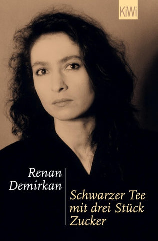Schwarzer Tee mit drei Stück Zucker