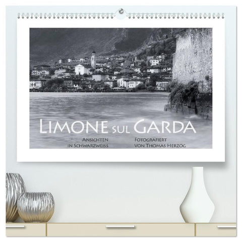 Limone sul Garda schwarzweiß (hochwertiger Premium Wandkalender 2026 DIN A2 quer), Kunstdruck in Hochglanz