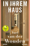 In ihrem Haus