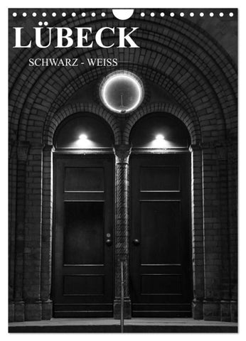 Lübeck schwarz-weiß (Wandkalender 2027 DIN A4 hoch), CALVENDO Monatskalender