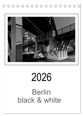 Berlin black & white (Tischkalender 2026 DIN A5 hoch), CALVENDO Monatskalender