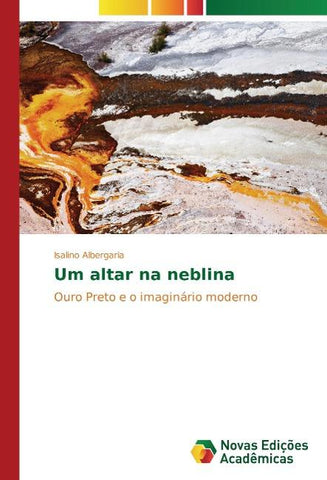 Um altar na neblina