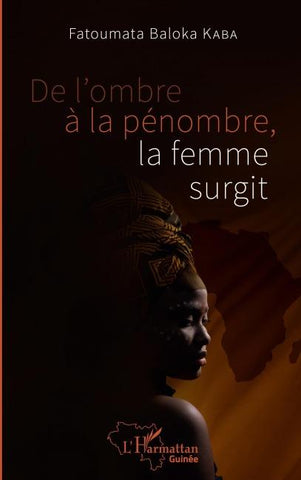 De l'ombre à la pénombre, la femme surgit