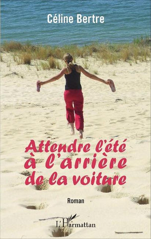Attendre l'été à l'arrière de la voiture