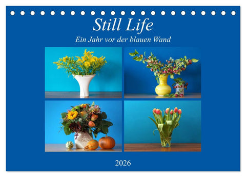 Still Life - Blumen vor der blauen Wand (Tischkalender 2026 DIN A5 quer), CALVENDO Monatskalender