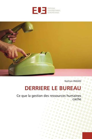 DERRIERE LE BUREAU