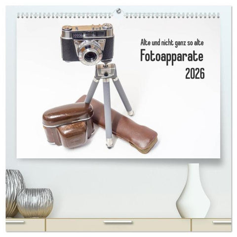 Alte und nicht ganz so alte Fotoapparate (hochwertiger Premium Wandkalender 2026 DIN A2 quer), Kunstdruck in Hochglanz